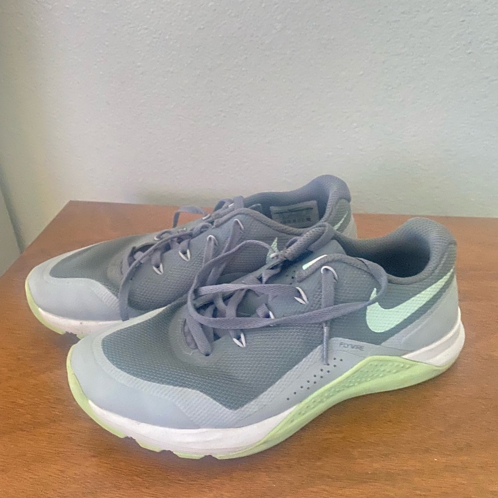 Nike-Sneakers 6.5
